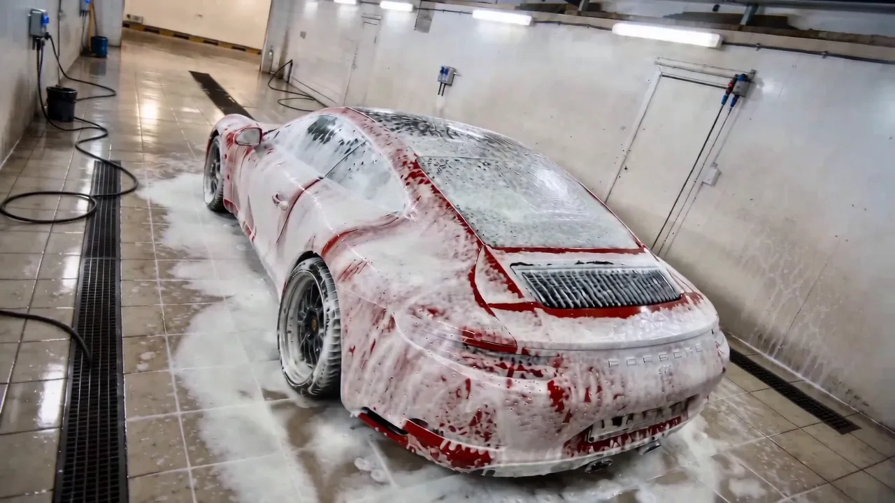 Porsche в кинематографической сцене Моечной Палатыъ
